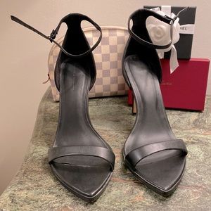 Zara basic sexy black 4 inch heels size 41 new